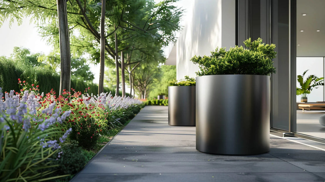 Grote bloempot buiten